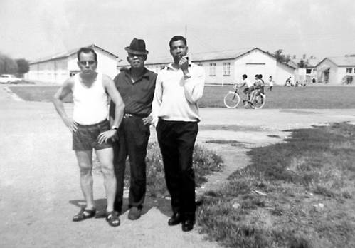 Sur la place centrale du CAFI